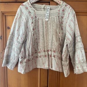 Magnolia Pearl White and Tan Boxy Blouse with Bib Collar